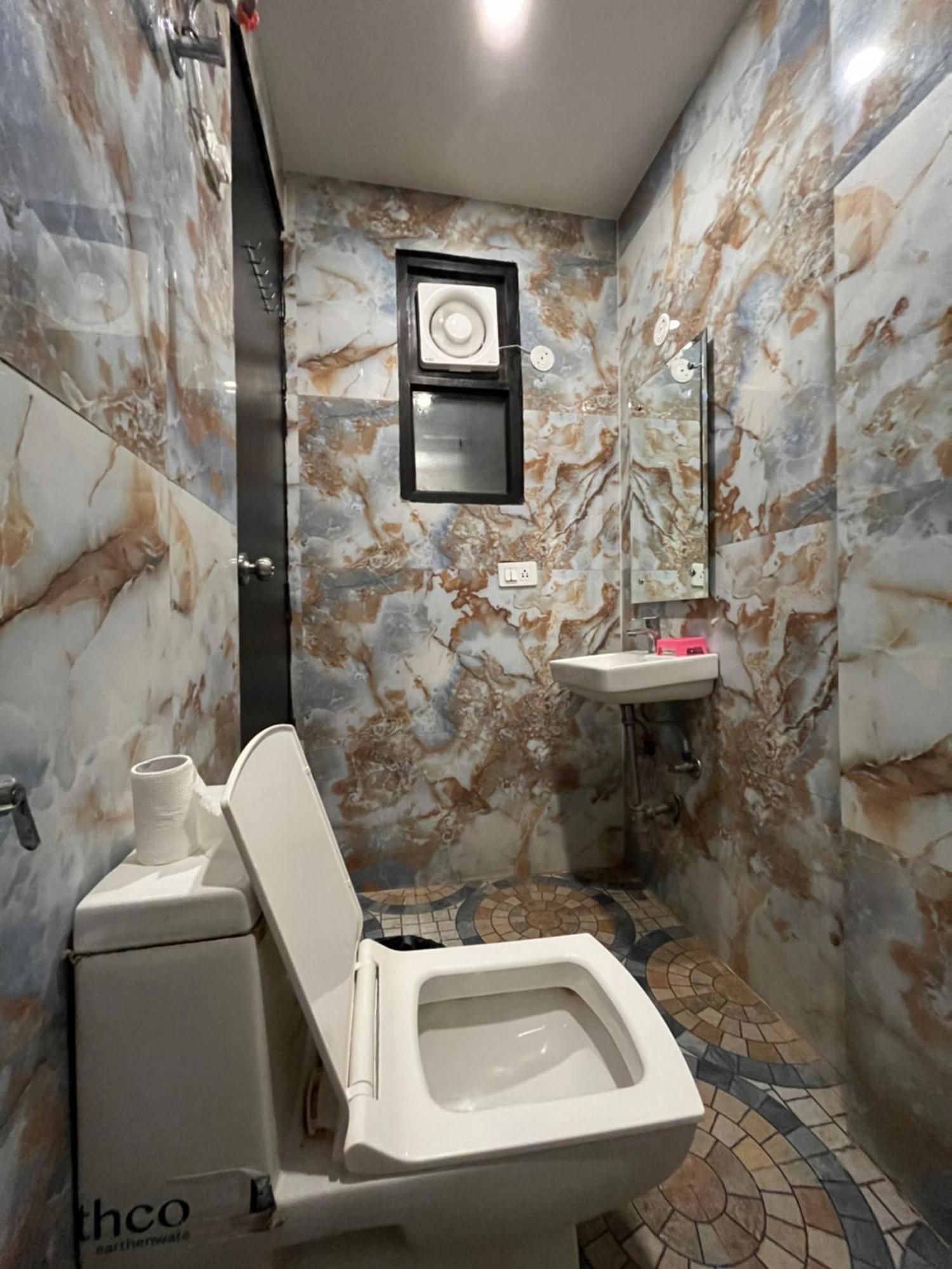 Jupiter Plaza- A Brand Of The Reality Hotel New Delhi Buitenkant foto